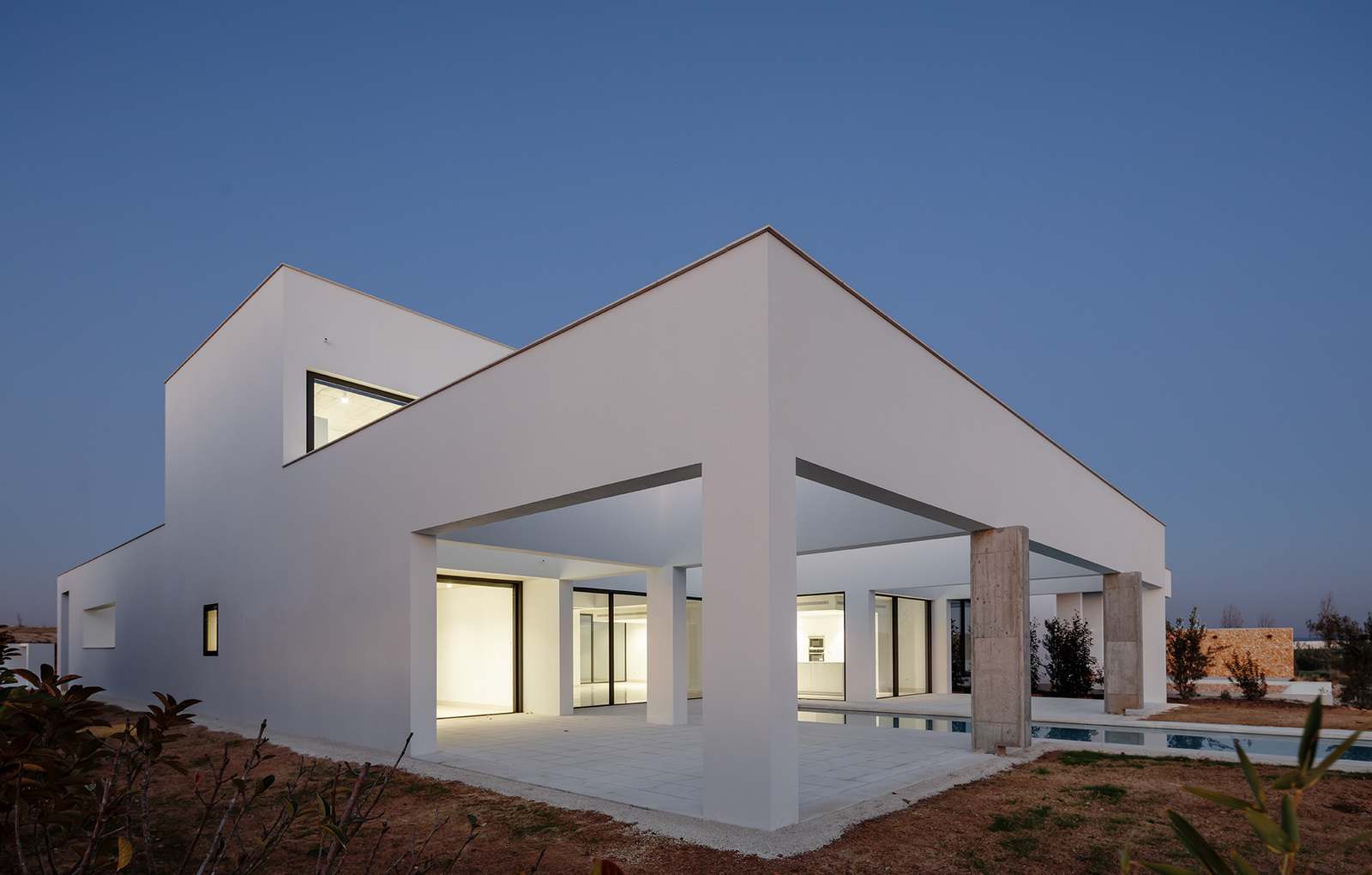 Design contemporâneo e precisão técnica - janelas de alumínio e PVC Cortizo