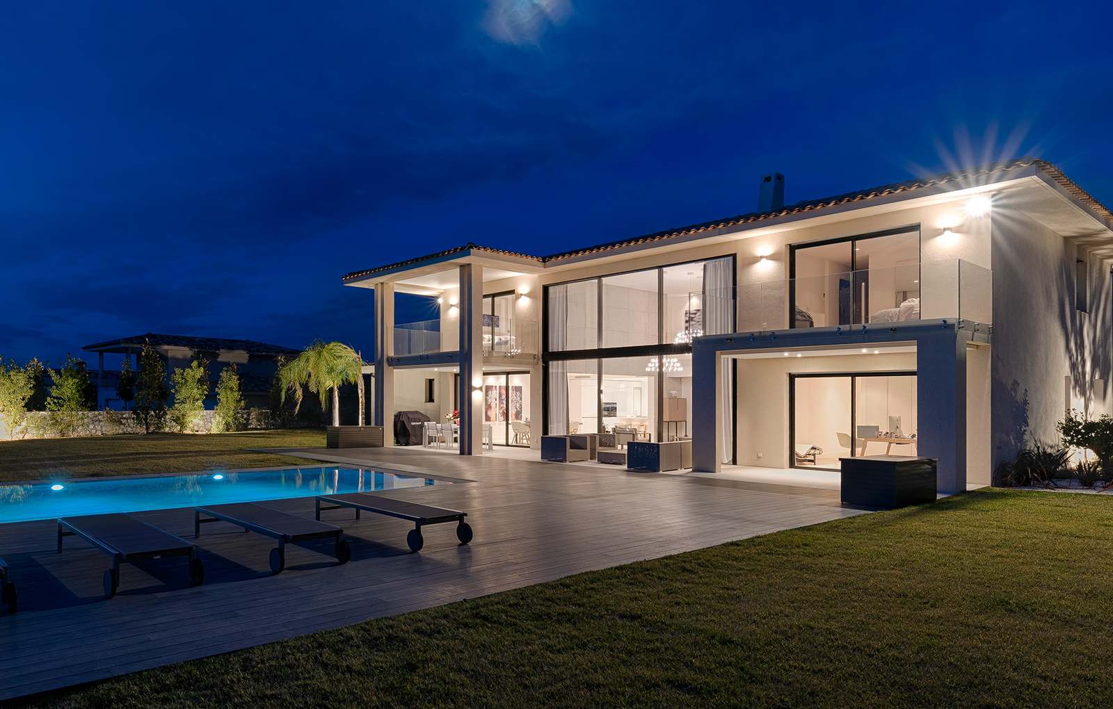 Arquitetura aberta ao Mediterrâneo - janelas de alumínio e PVC Cortizo