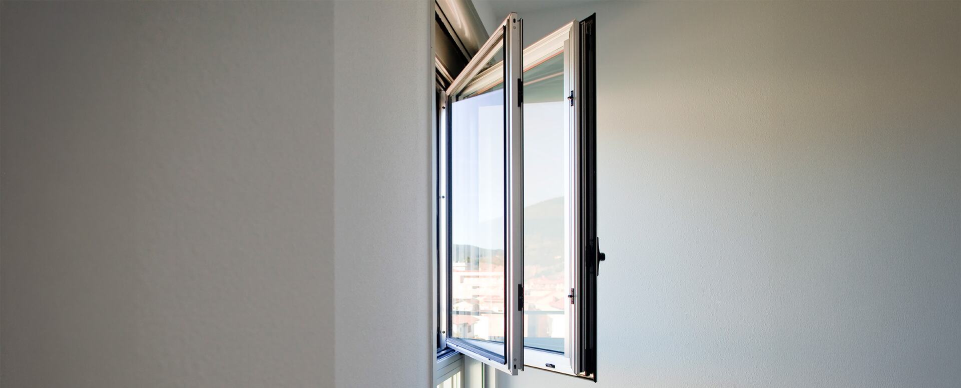 COR Urban C16 instalado em interior - janelas de alumínio e PVC Cortizo